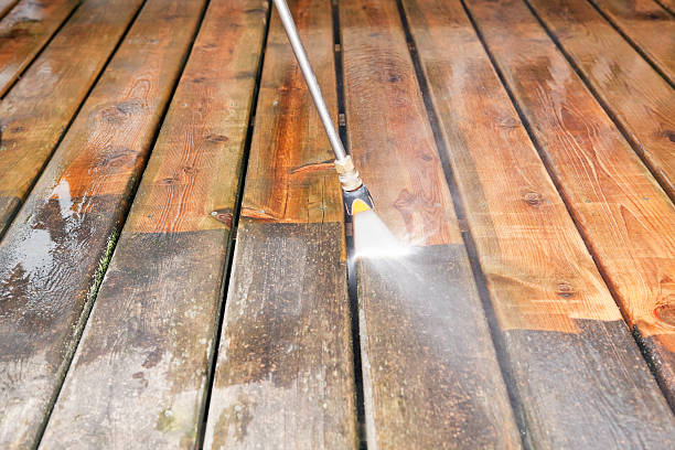 Best Pool Deck Cleaning  in Walled Lake, MI